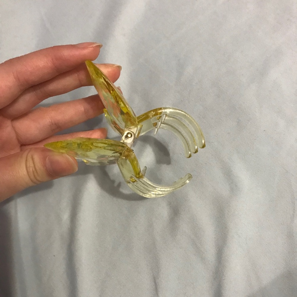Yellow Butterfly HairClip - Picture 3 of 3